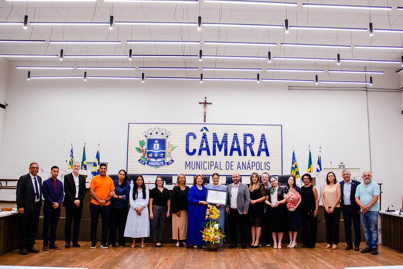 Câmara entrega moção de aplauso pelos 17 anos da igreja Resgate, fundada pela pastora Tamar, que completou 70 anos