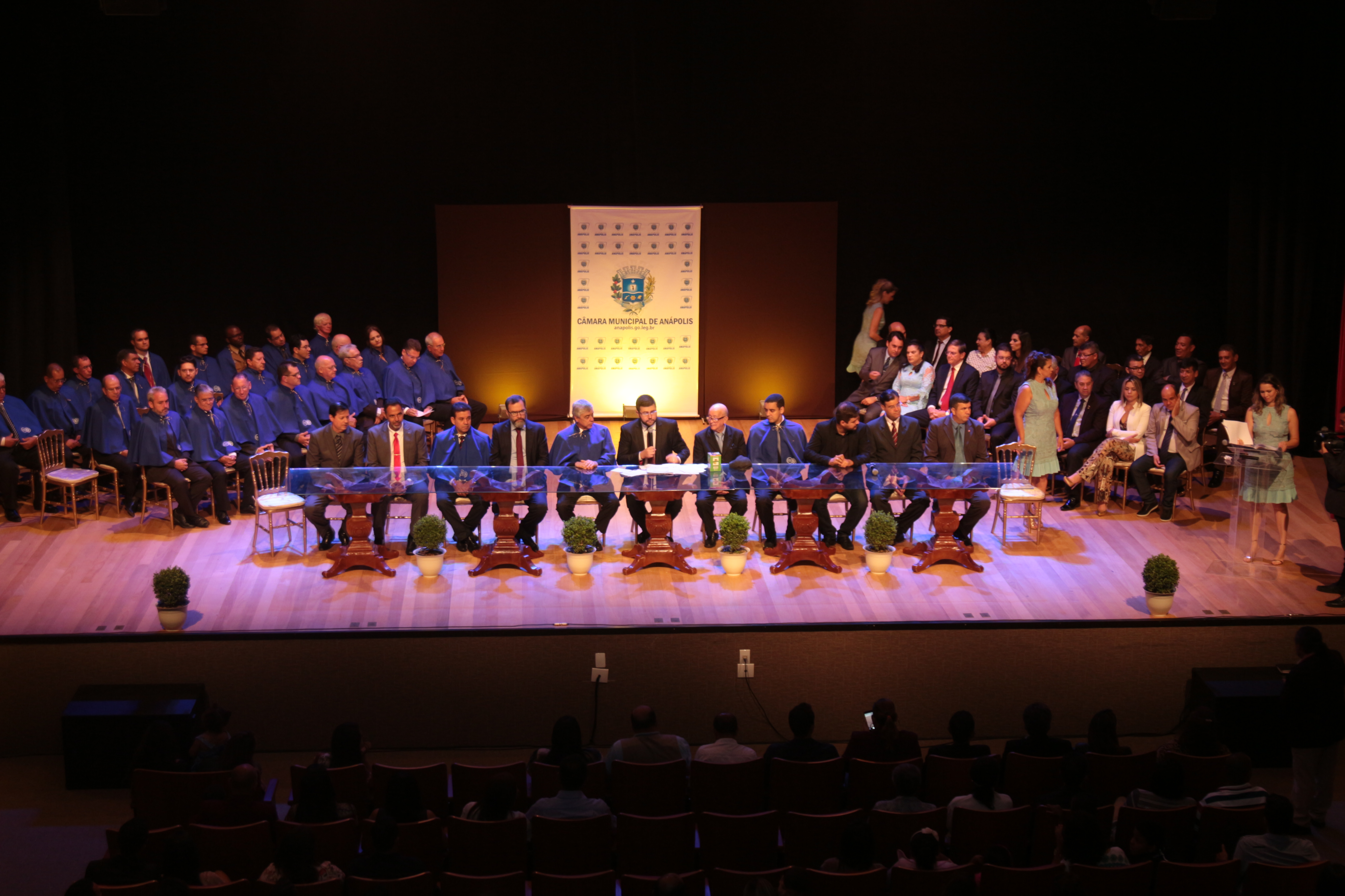 Câmara Municipal entrega Comenda Henrique Santillo a 26 cidadãos que contribuem para o progresso de Anápolis 