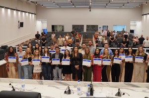 Câmara Municipal faz homenagem ao médico veterinário e confere certificado de Honra ao Mérito a 32 profissionais
