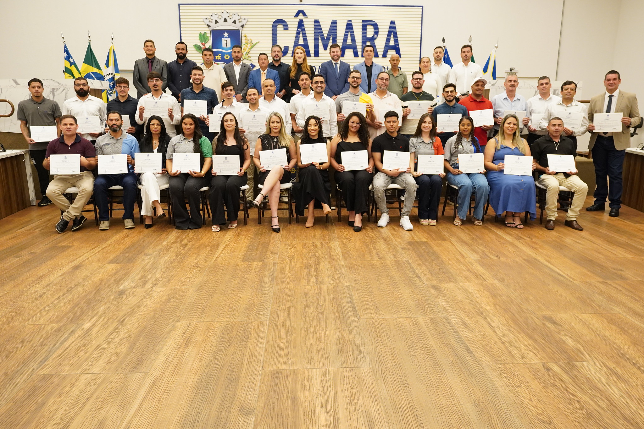Câmara Municipal homenageia metalúrgicos da cidade em sessão solene 