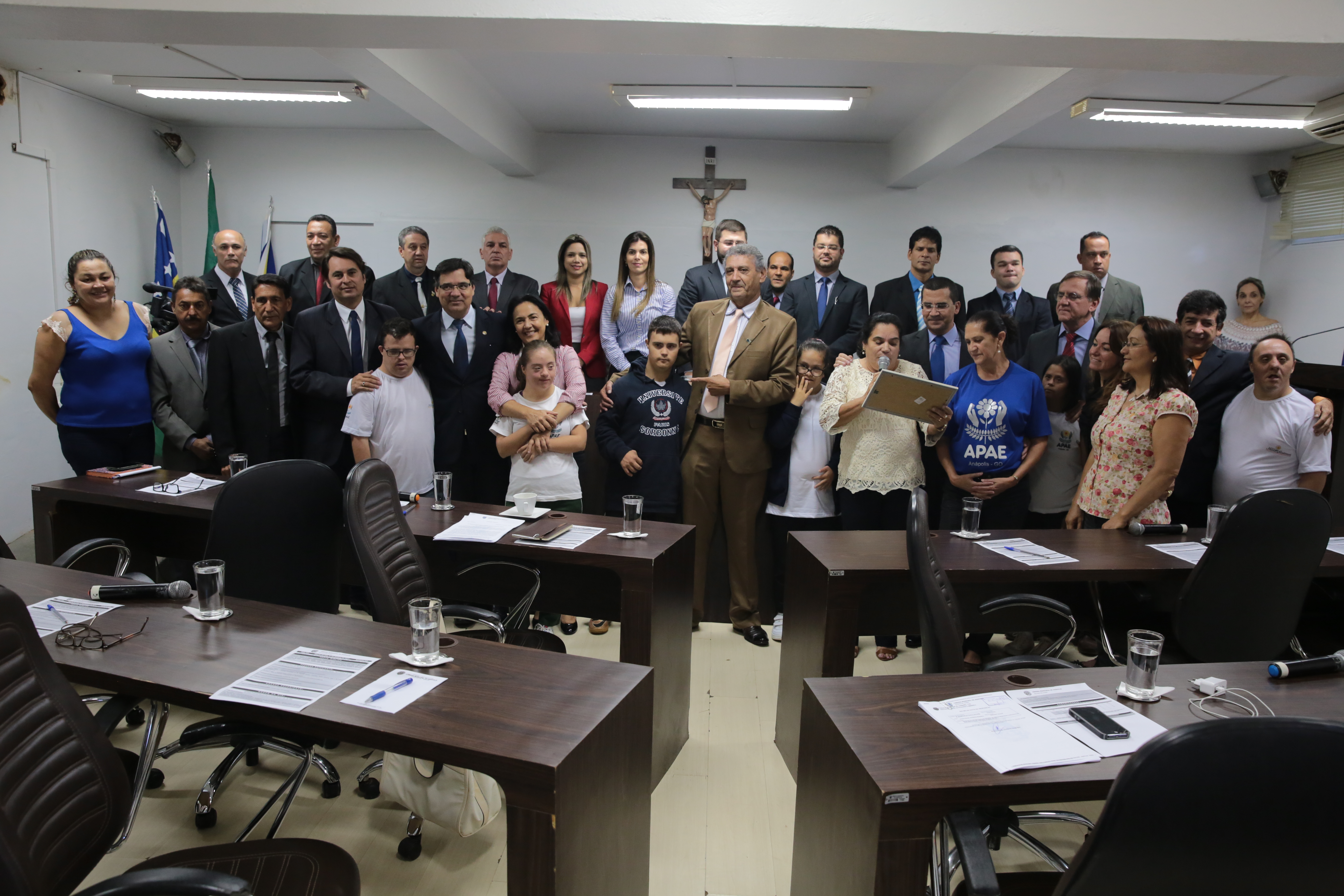 Câmara Municipal presta homenagem à Apae no Dia Internacional da Síndrome de Down