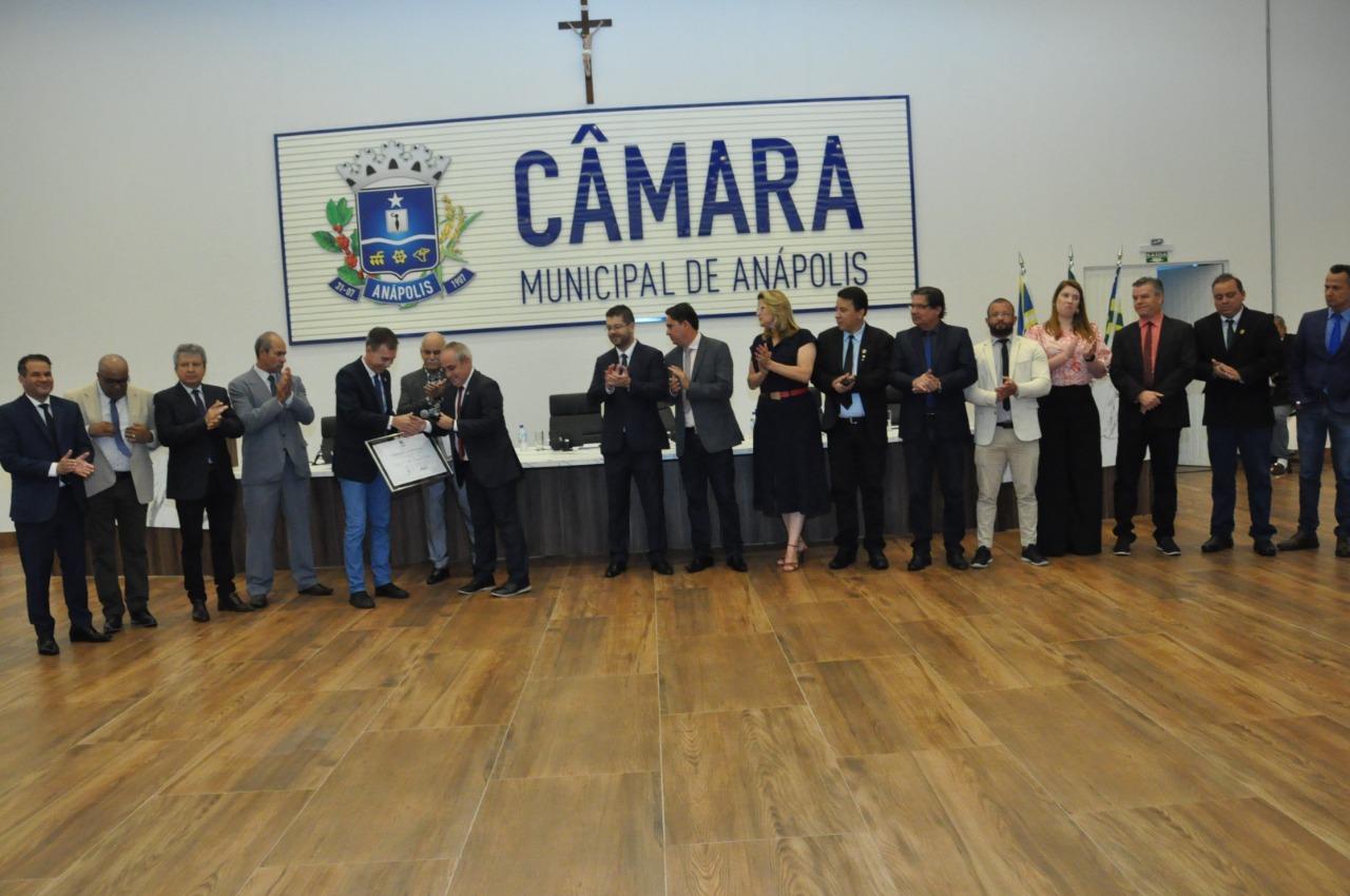 Câmara outorga título de cidadania anapolina a duas referências como corretores de imóveis em Anápolis e em Goiás
