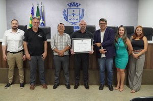 Câmara outorga título de cidadania anapolina ao policial penal e fisioterapeuta Wesley Anderson Loureano