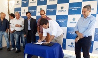 Câmara participa da assinatura de OS para pavimentação asfáltica no Jardim Luzitano