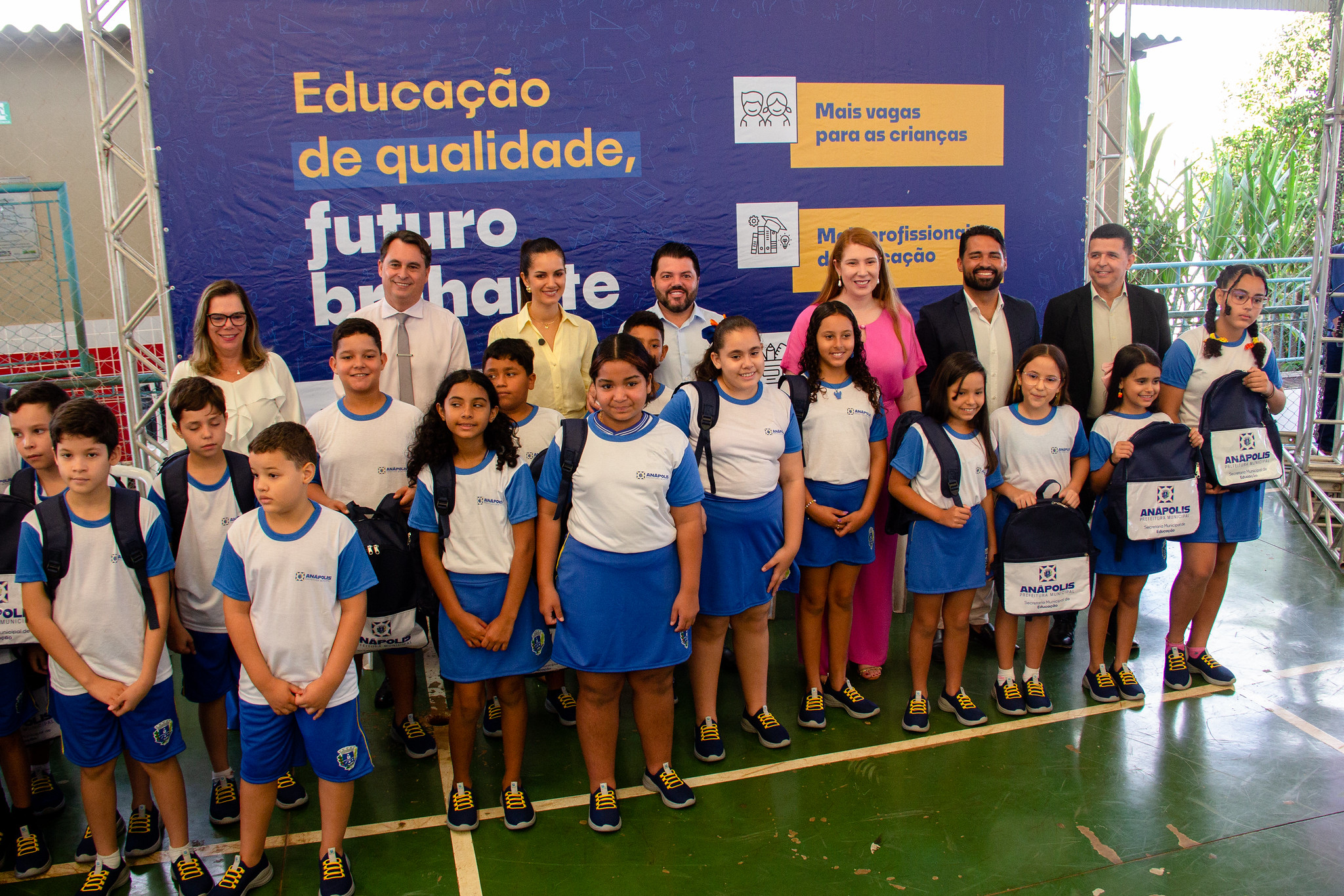 Câmara participa da entrega dos kits escolares e uniformes para as crianças da rede municipal de ensino