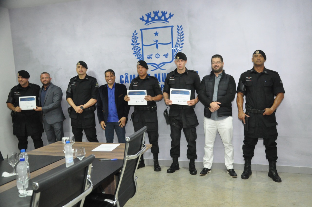 Câmara presta homenagem a policiais militares da CPE que prenderam suspeito de homicídio