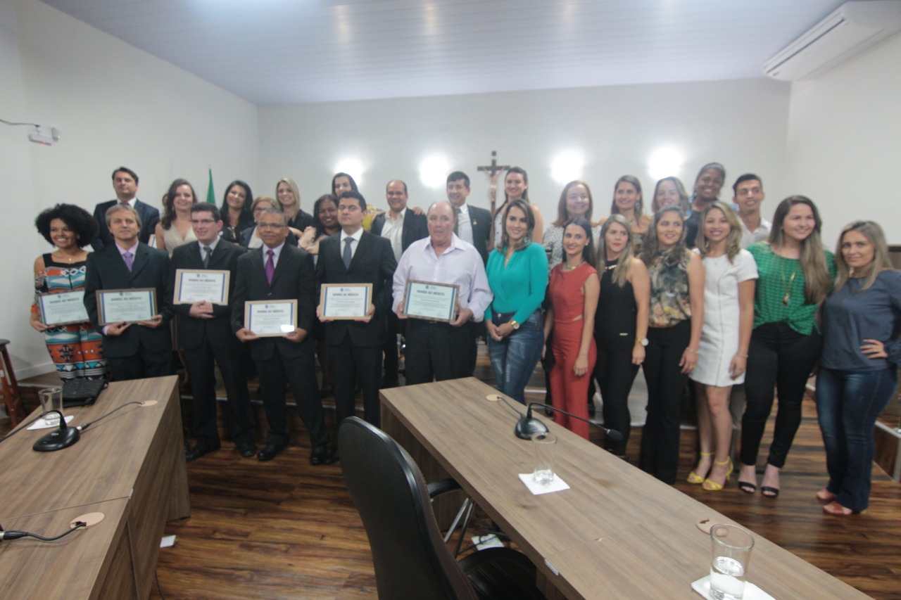 Câmara presta homenagem aos biomédicos em sessão solene