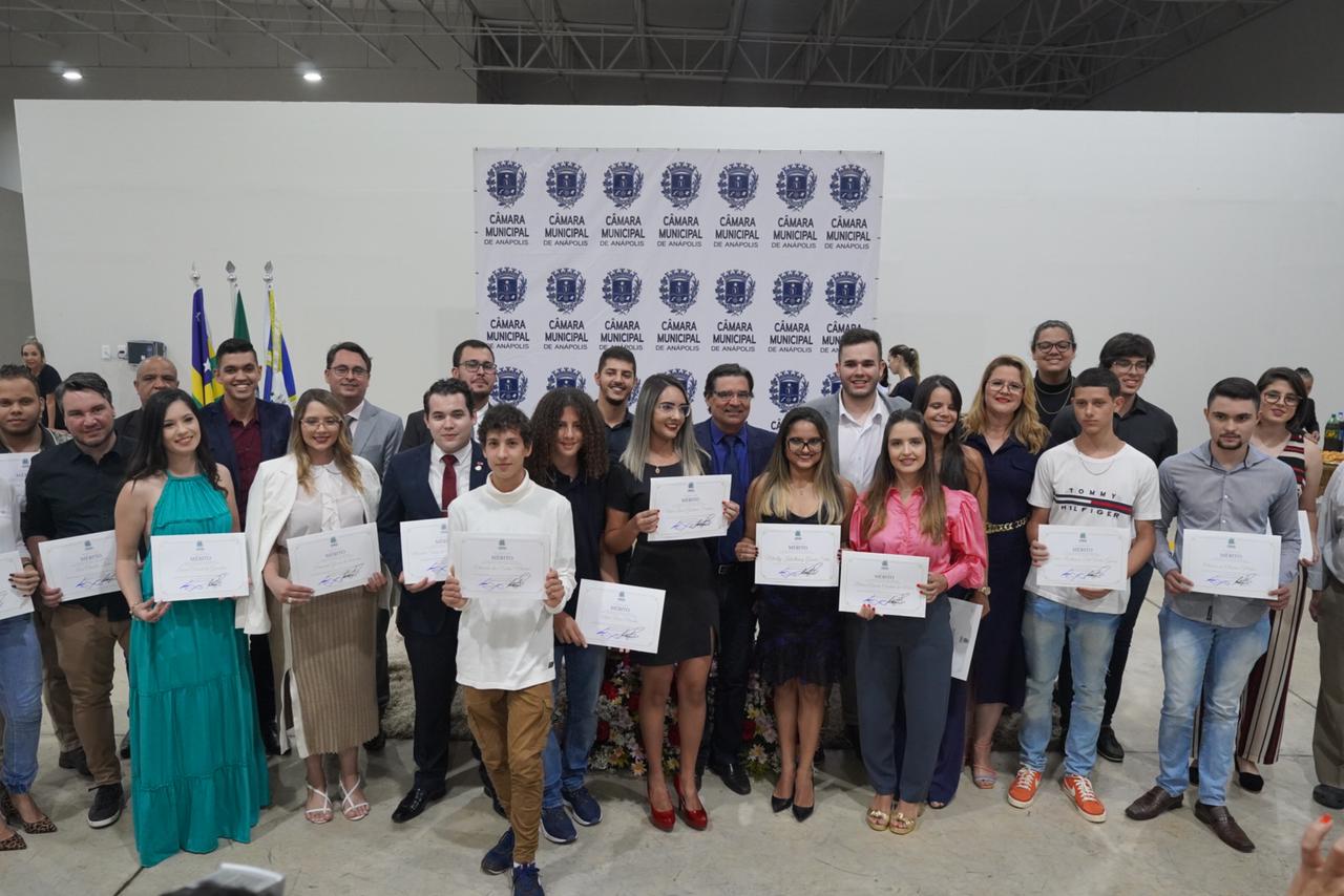 Câmara realiza sessão solene em homenagem ao Dia do Jovem 