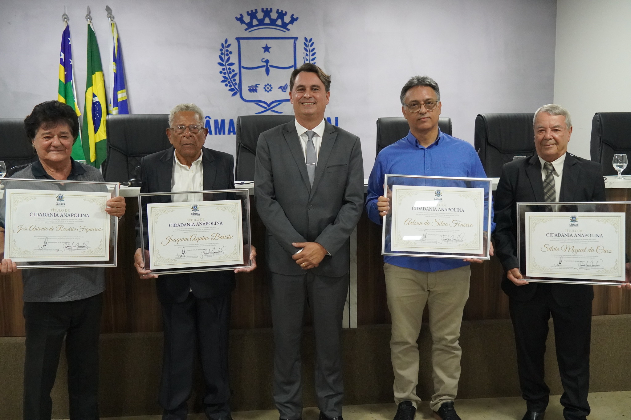 Câmara reconhece trajetórias de vida com entrega de títulos de cidadania anapolina