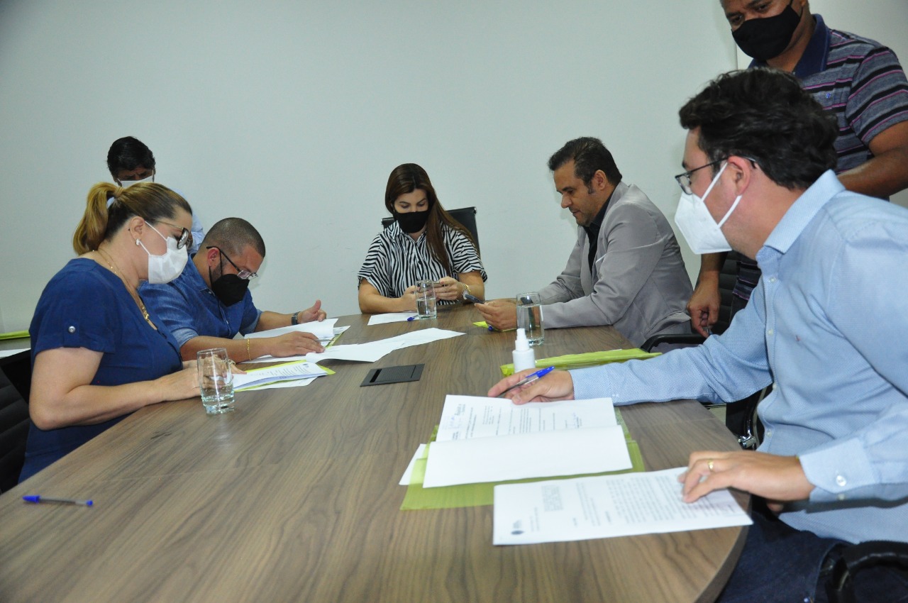 CCJR aprova quatro projetos e distribui dois para relatoria 