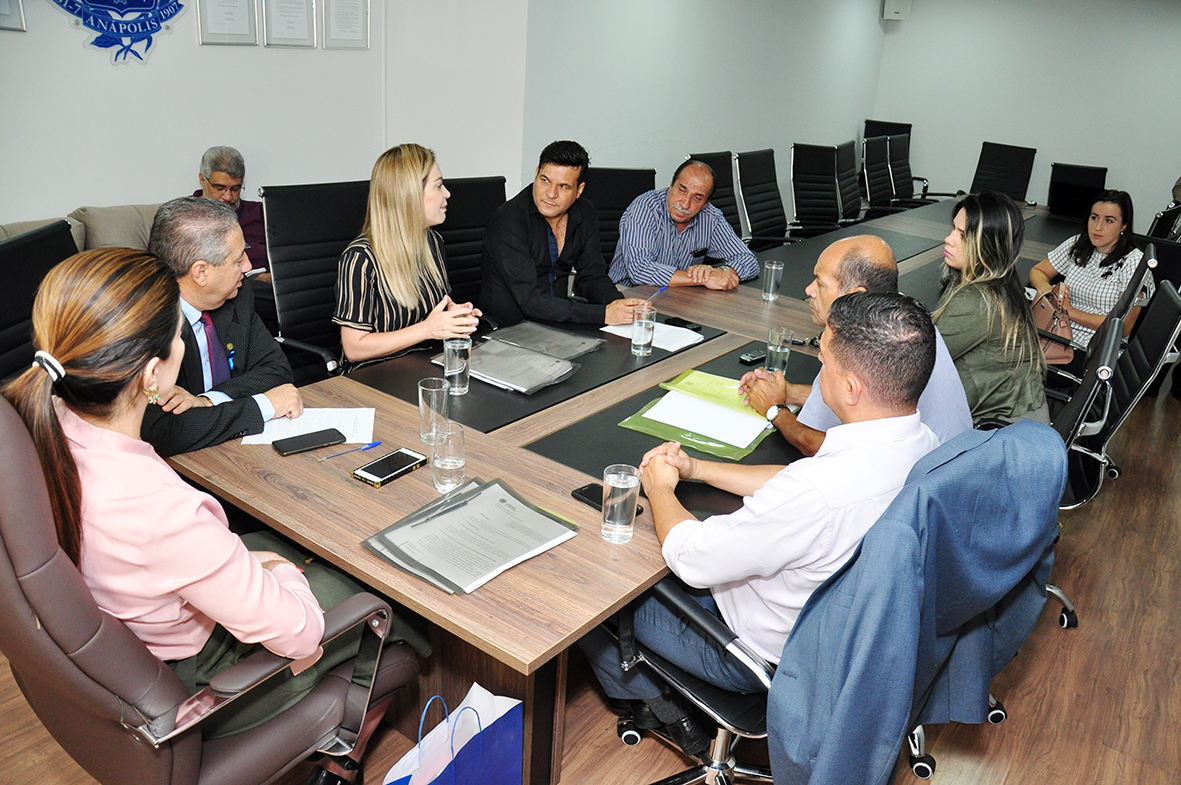 CCJR recebe secretária para analisar regulamentação do Sistema Único de Assistência Social