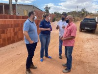 Cleide Hilário busca Saneago para estudar projeto de ampliação da rede hídrica na Vila São Vicente