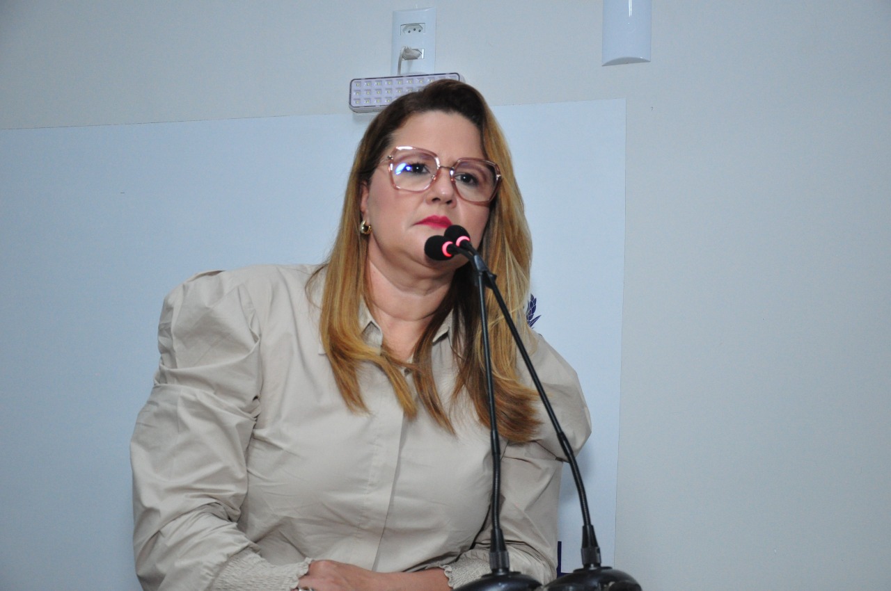 Cleide Hilário comunica inauguração da catedral da Igreja Universal do Reino de Deus