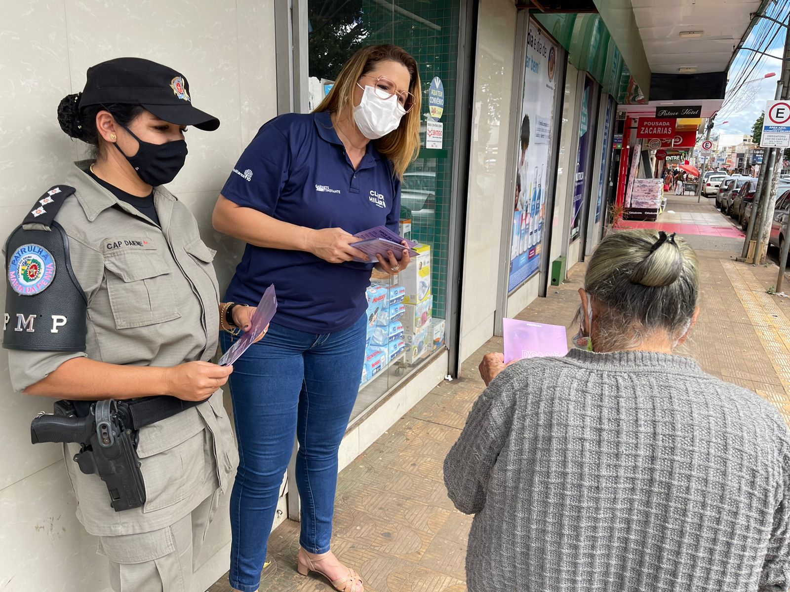 Cleide Hilário realiza ação para orientar população sobre violência contra mulher