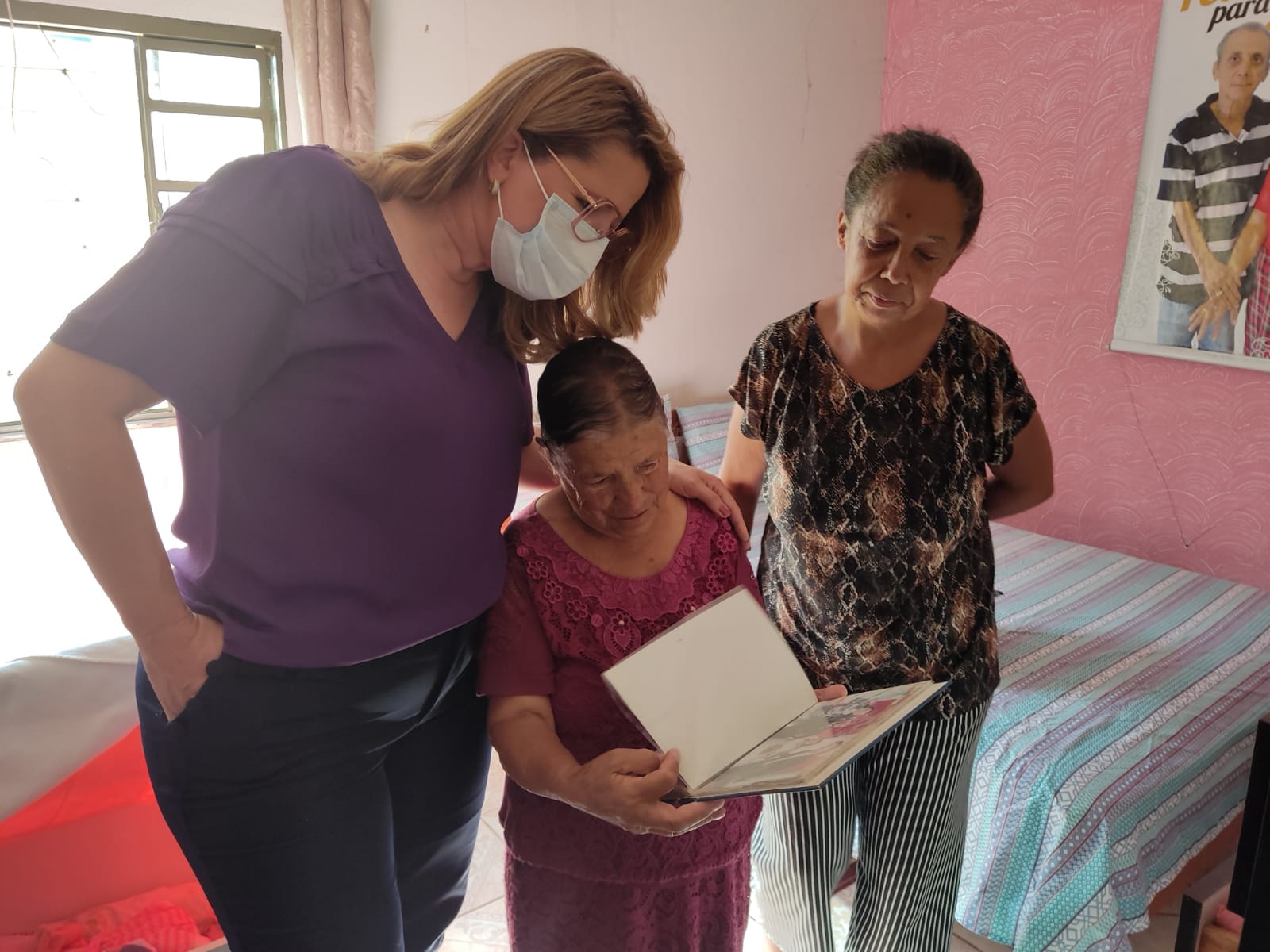 Cleide Hilário visita abrigo para idosos em Anápolis