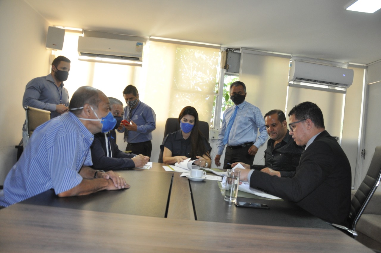 Comissão de Constituição e Justiça avalia projetos de vereadores e veto do Executivo