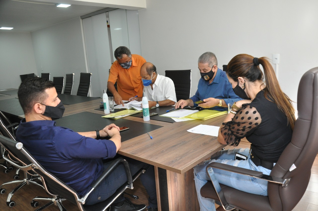  Comissão de Constituição e Justiça encaminha projetos para Mesa Diretora e Comissão de Educação