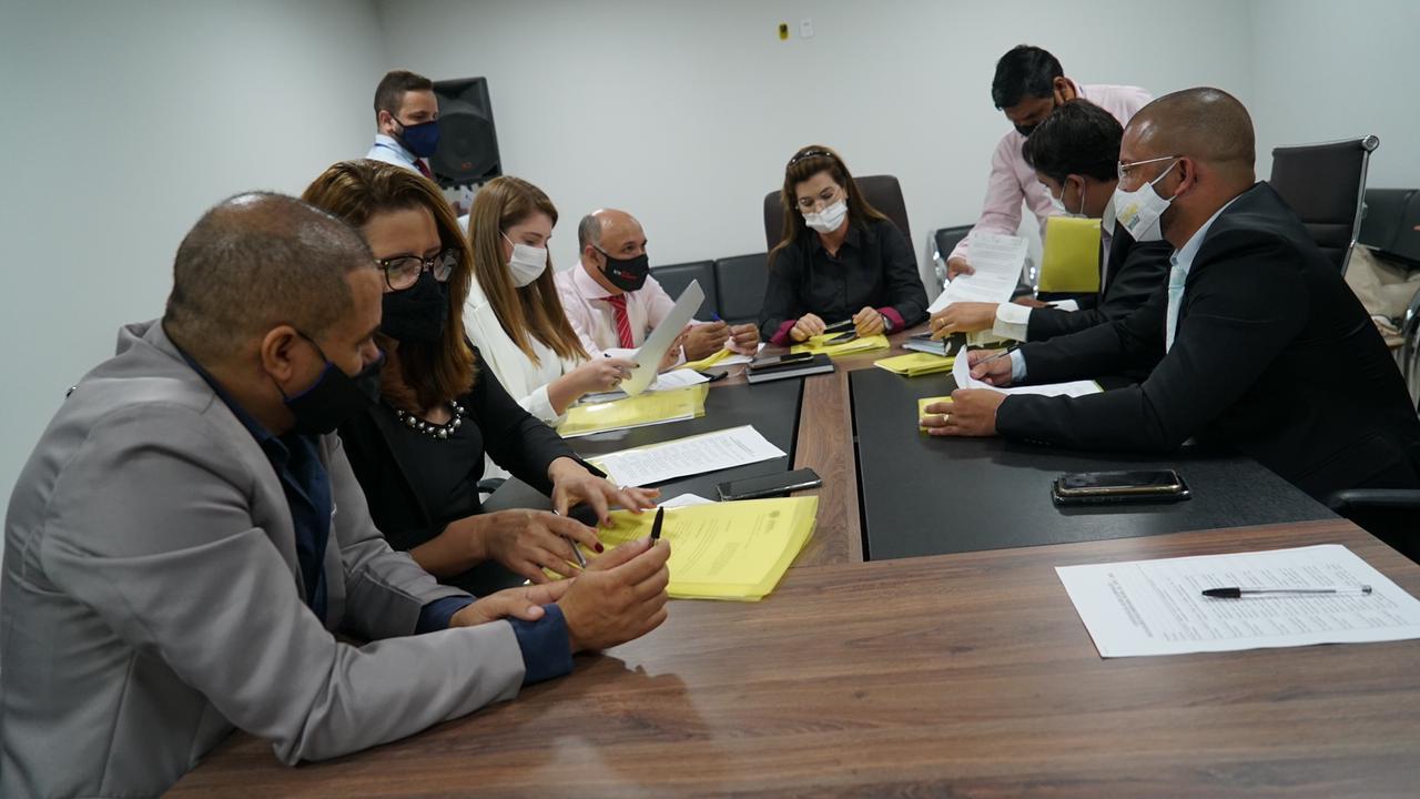 Comissão de Constituição, Justiça e Redação aprova três projetos e nomeia relatores