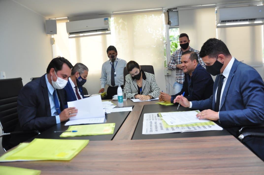 Comissão de Constituição,  Justiça e Redação avalia projetos de vereadores e Refis