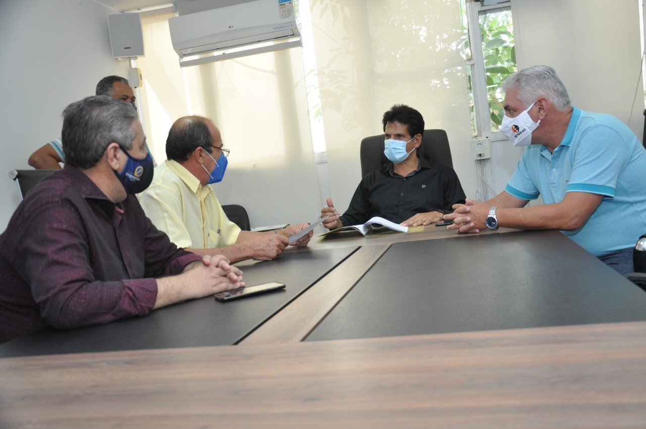 Comissão de Direito do Consumidor avalia projeto que institui táxi lotação