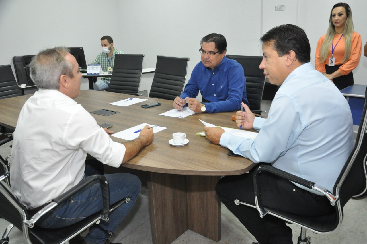 Comissão de Indústria e Comércio aprova parecer contrário a projeto que obriga estabelecimentos a liberar sanitários aos garis