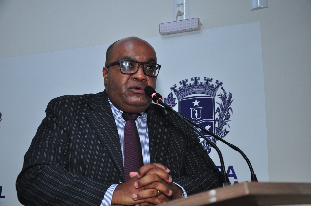 Delcimar Fortunado comemora registro definitivo de vacina da Pfizer e da BioNTech contra Covid