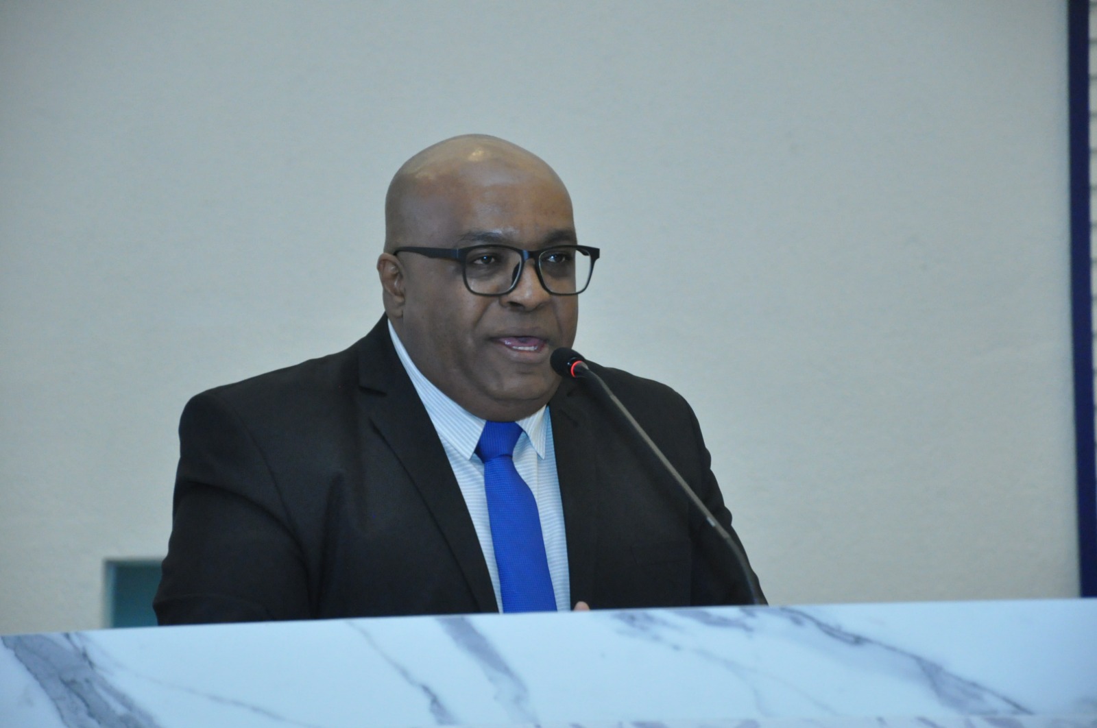 Delcimar Fortunato denuncia falta de conservação de ônibus coletivos e defende multa à empresa concessionária