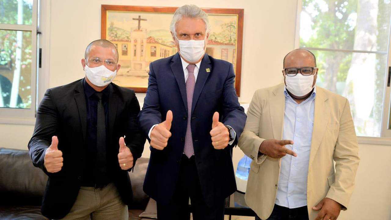 Delcimar Fortunato e Cabo Fred Caixeta se encontram com o governador Ronaldo Caiado