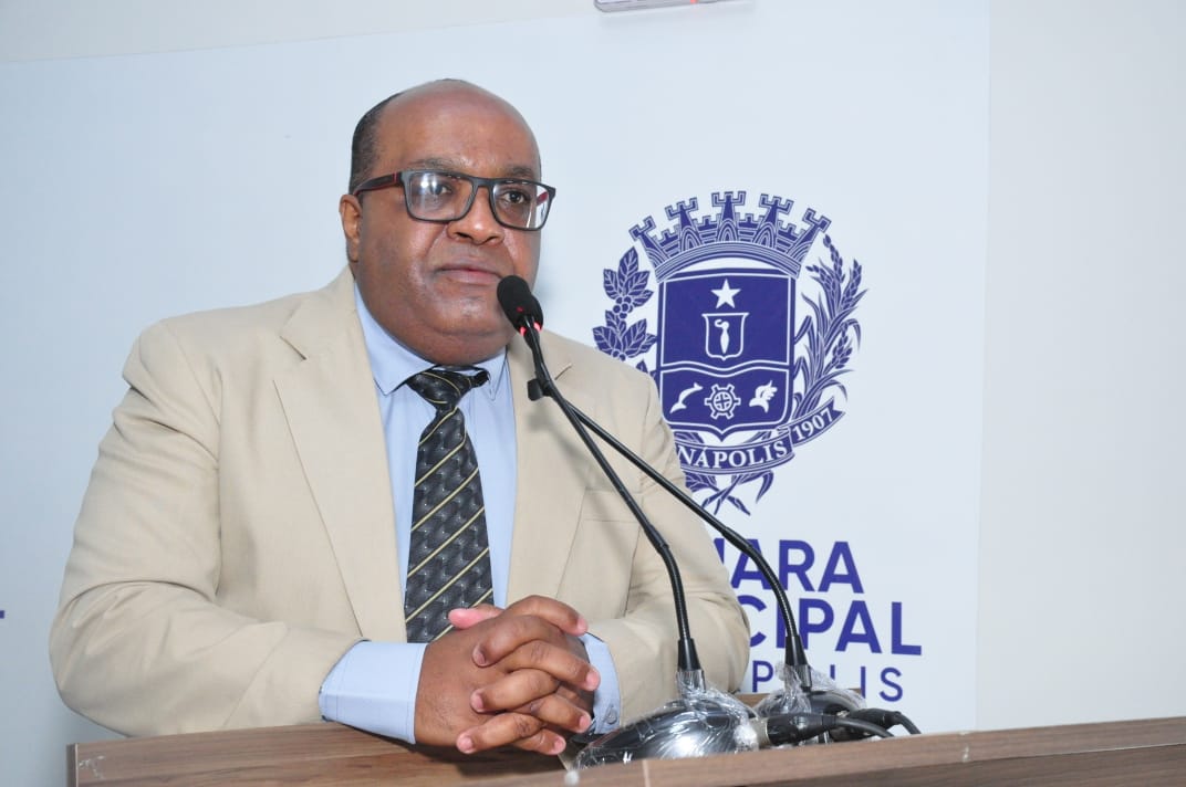 Delcimar Fortunato faz críticas ao gerente da Saneago por problemas de esgoto a céu aberto 