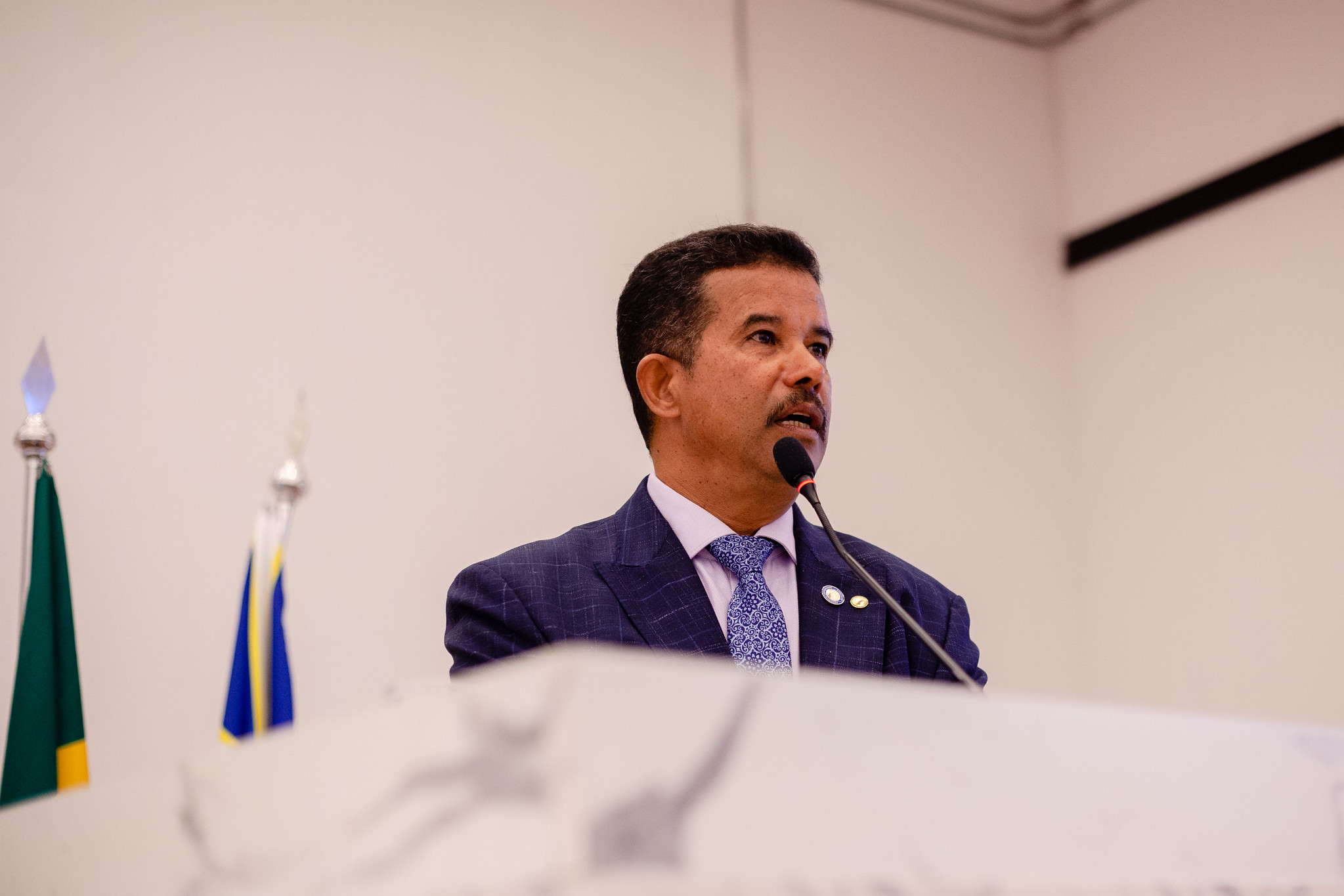 Deputado Coronel Adailton presta contas na tribuna da Câmara e reafirma trabalho em sinergia com vereadores