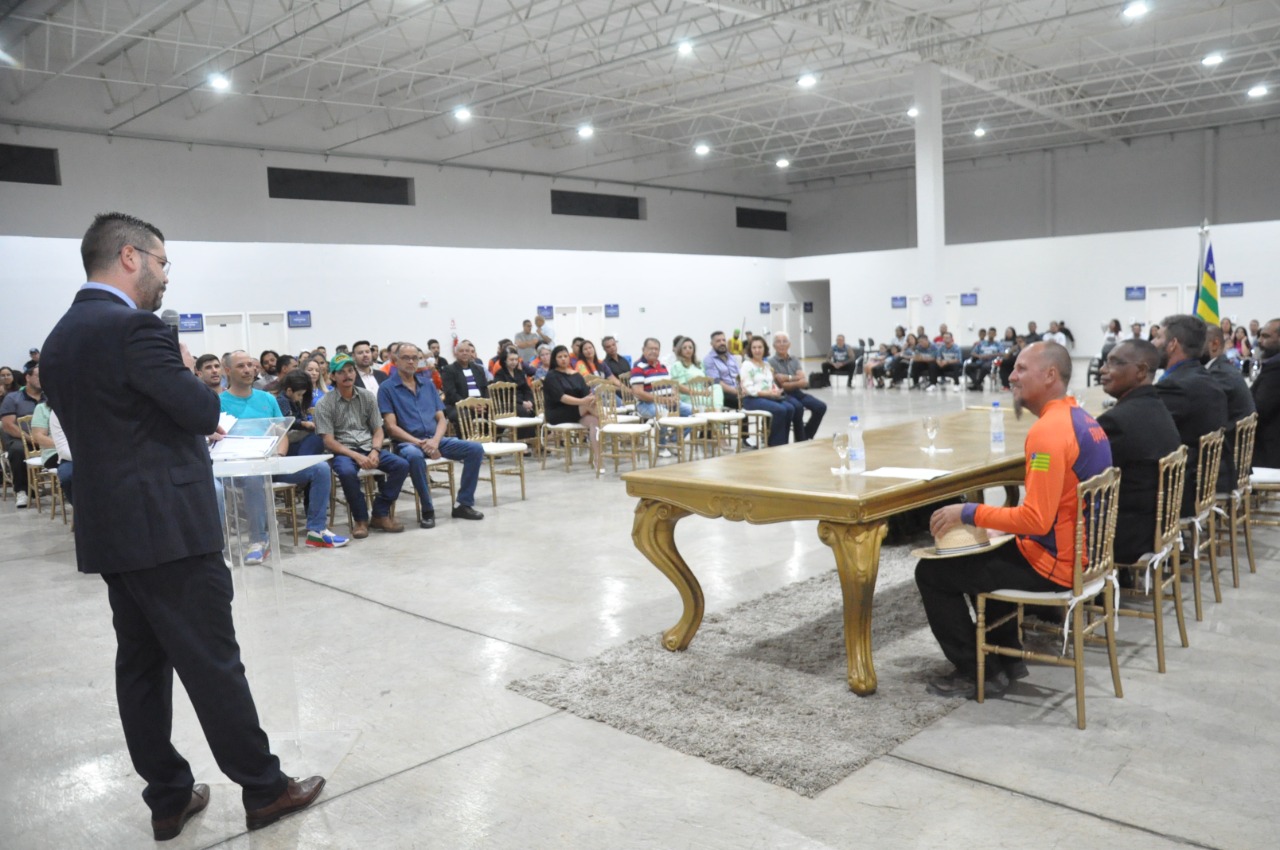 Atletas e professores de esportes radicais e artes marciais são homenageados