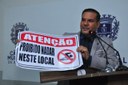 Domingos diz que vai colocar placas em lago onde jovem morreu afogado Domingos diz que vai colocar placas em lago onde jovem morreu afogado