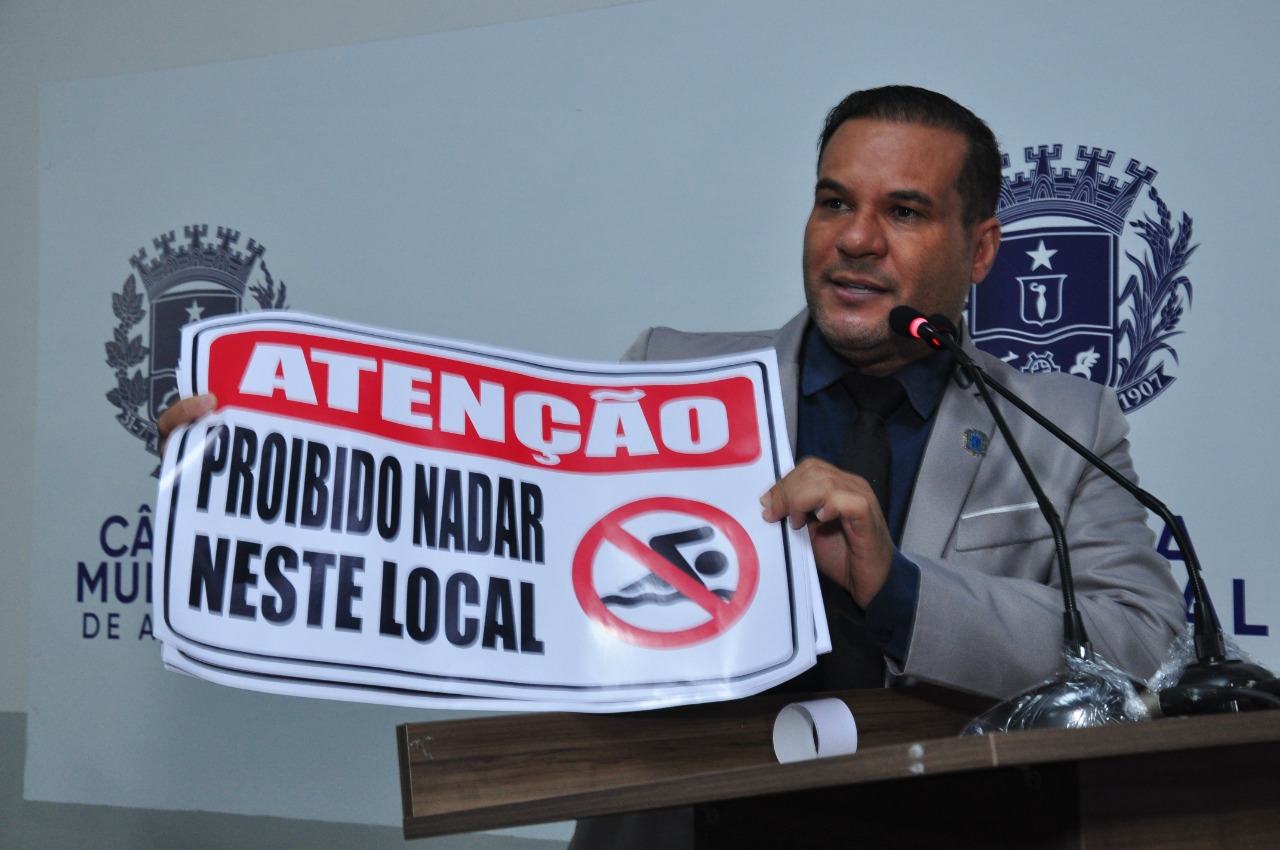 Domingos diz que vai colocar placas em lago onde jovem morreu afogado