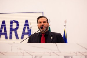 Domingos Paula cobra que prefeitura pague os direitos dos servidores demitidos na UPA da Vila Esperança
