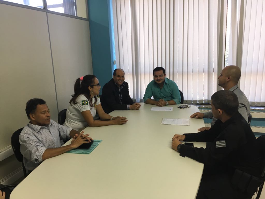 Domingos Paula conversa com secretário de Saúde sobre atendimento médico para presos