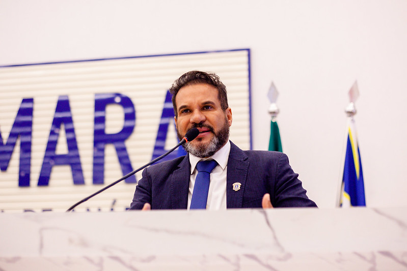 Domingos Paula critica adesões a atas e questiona por vagas em creches