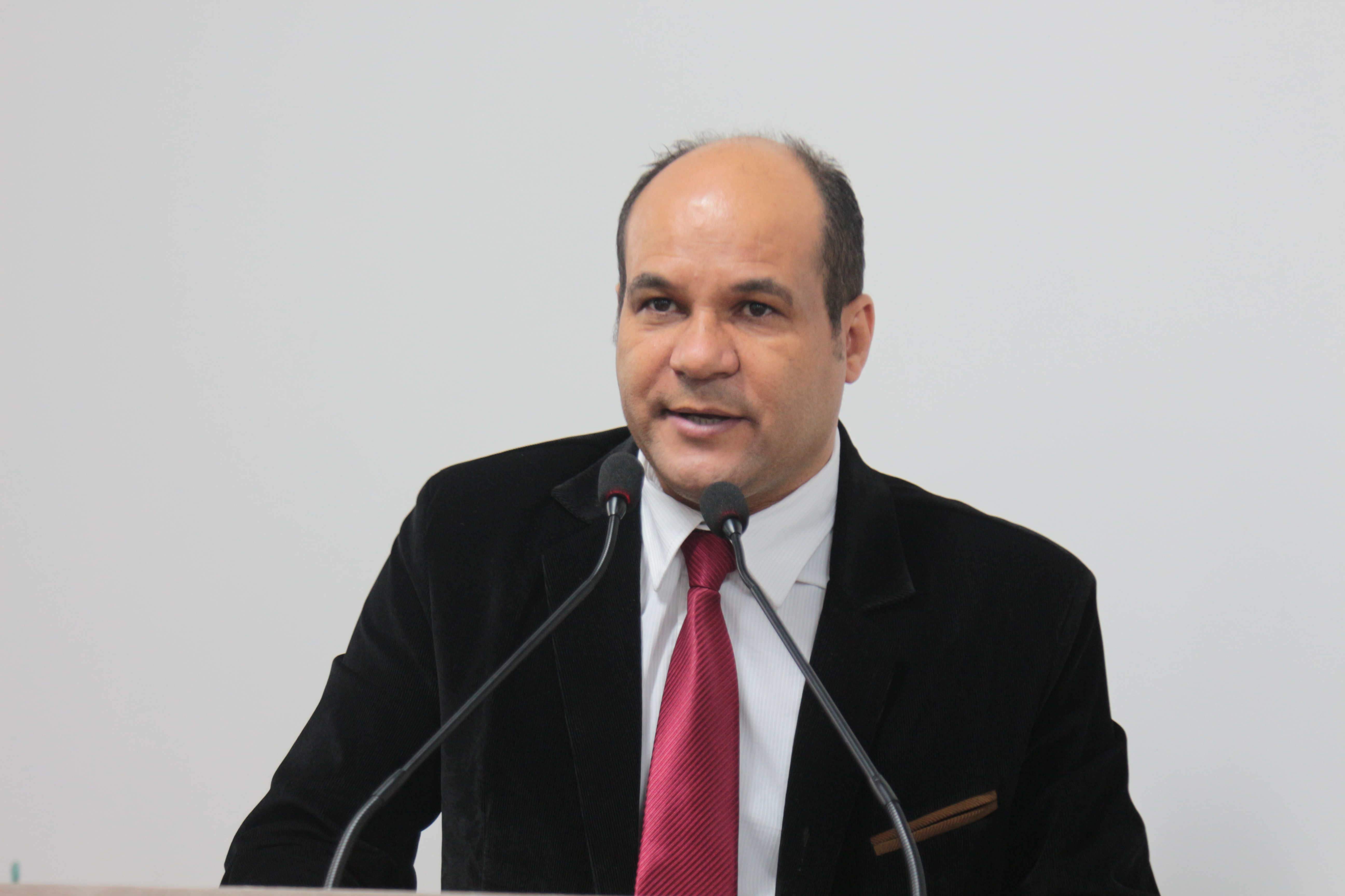 Domingos Paula da boas-vindas a João Feitosa e fala sobre substituição de troca de lâmpadas