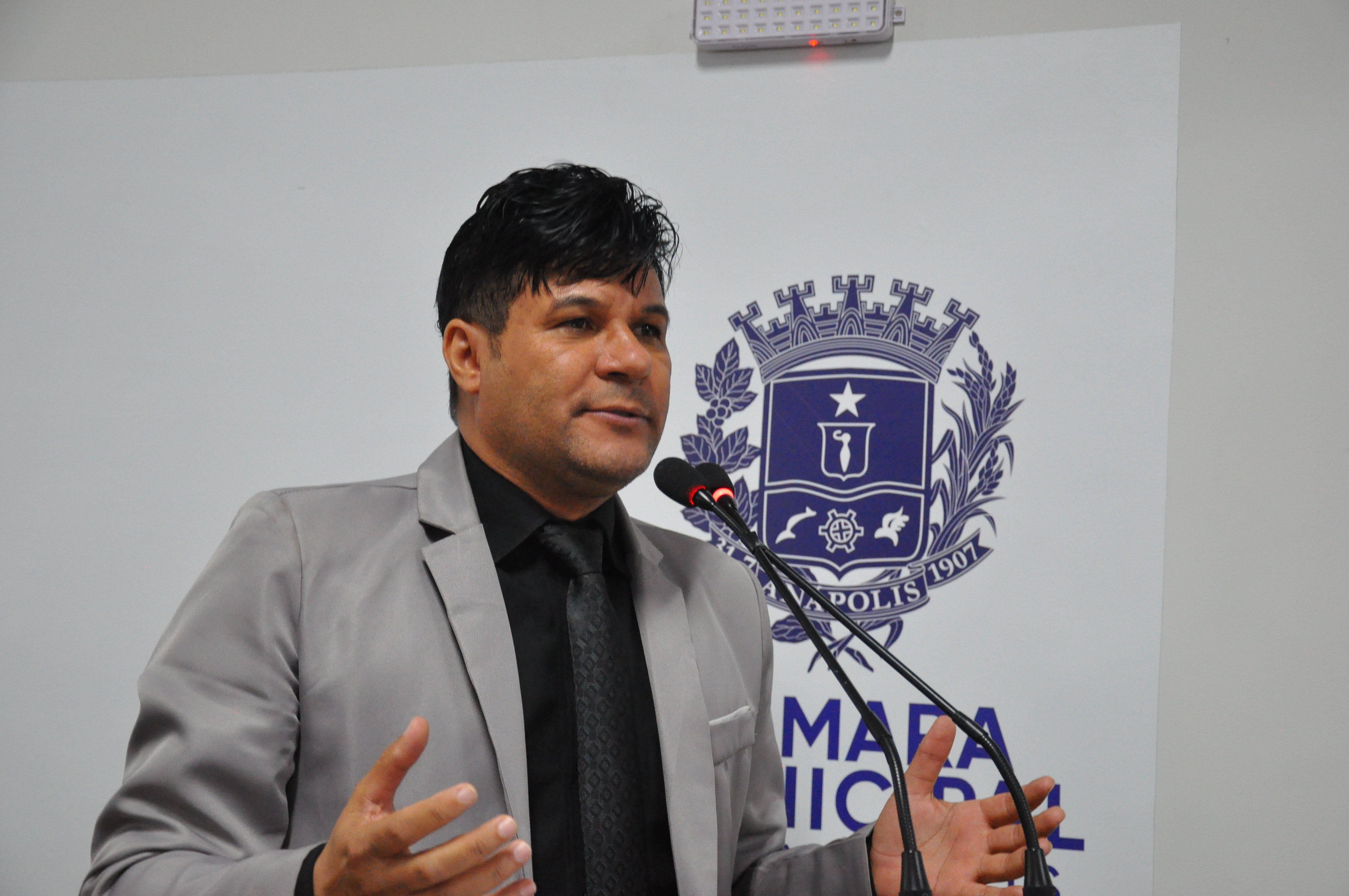 Domingos Paula fala sobre obras de pavimentação e diz que gestão atual honrará seus compromissos