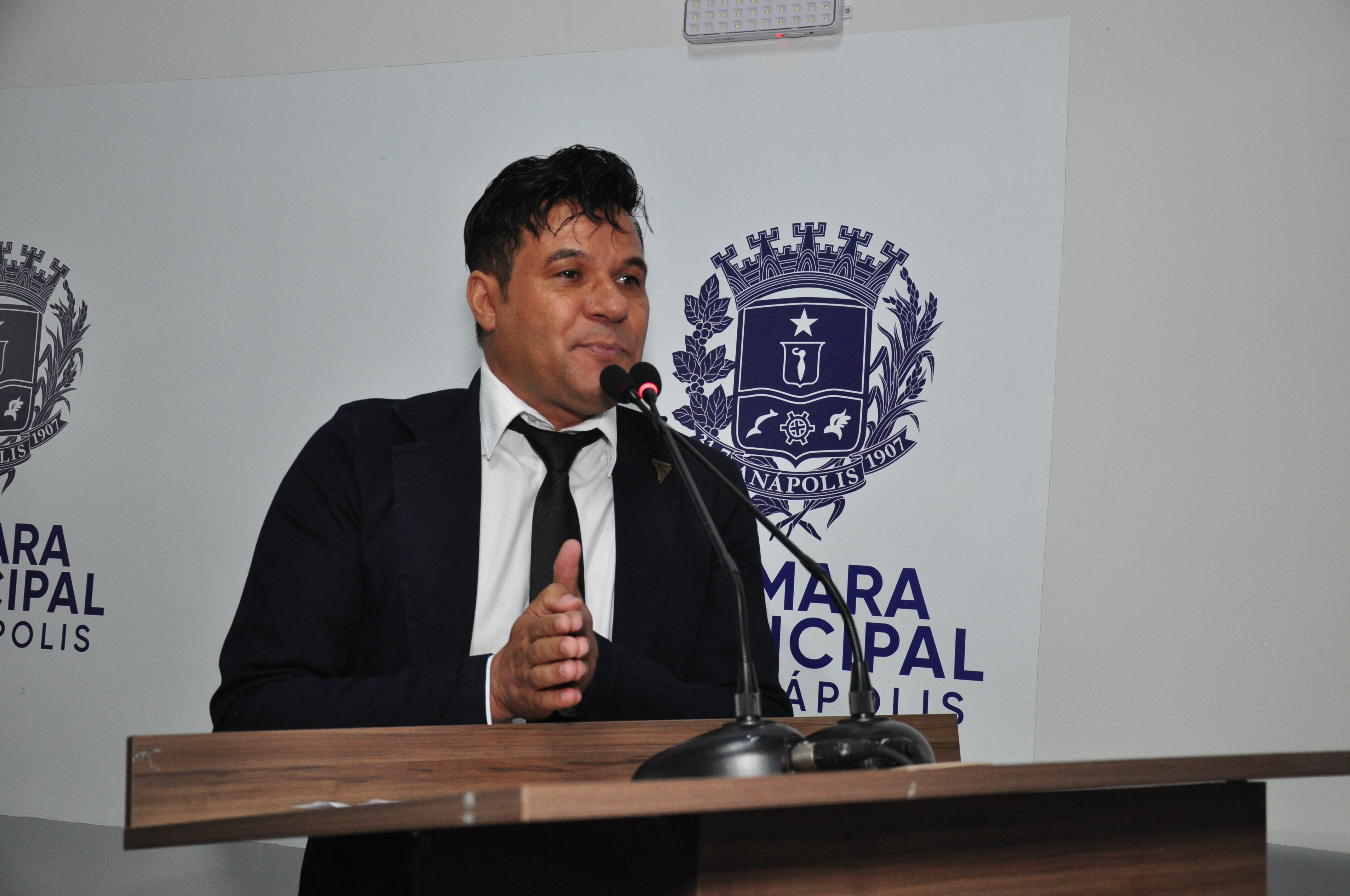 Domingos Paula faz esclarecimentos sobre falta de água e crise na Santa Casa