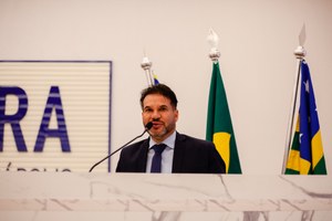 Domingos Paula pede pagamento de emendas à Maternidade Dr. Adalberto até resolver repasses