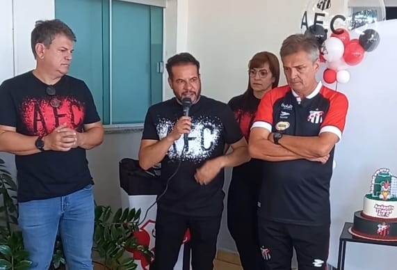 Domingos Paula, torcedor do Galo, participa da festa de comemoração dos 77 anos do Anápolis Futebol Clube