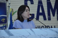 Dra. Trícia Barreto manifesta pesar à mãe que perdeu filha na UPA Pediátrica