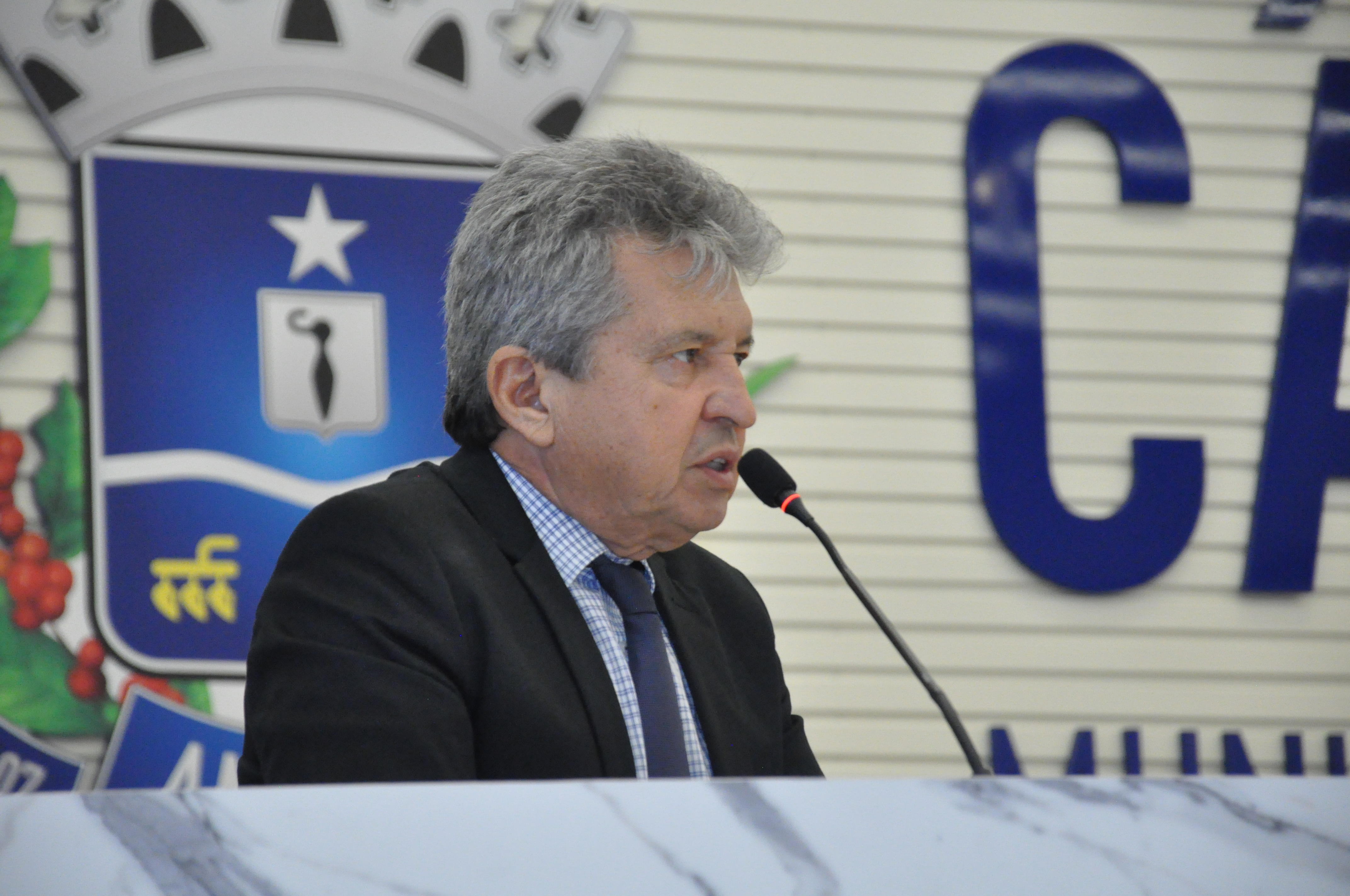 Eli Rosa chama a atenção para o descarte irregular de lixo no Setor Escala