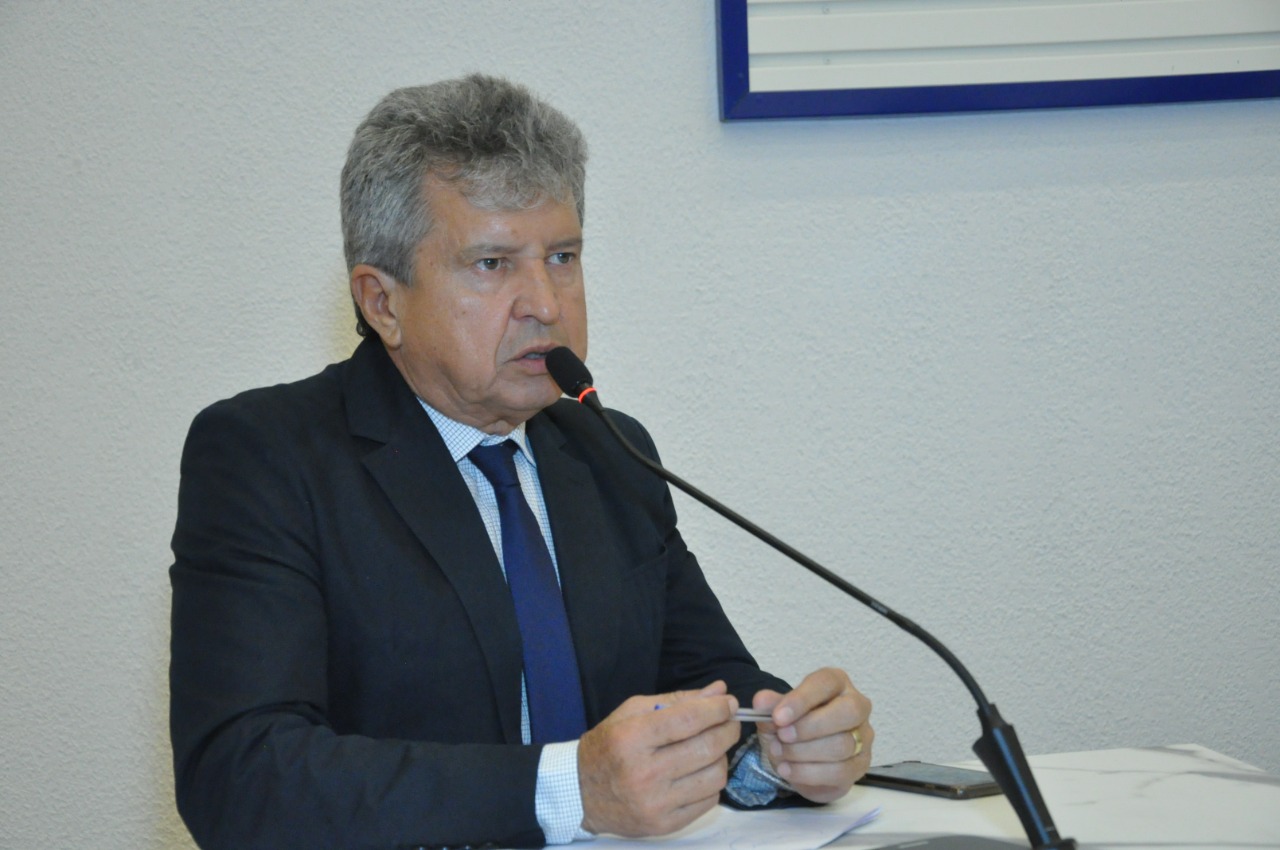 Eli Rosa critica morosidade da Saneago em recuperar ruas e calçadas após obras na rede