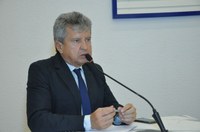 Eli Rosa critica morosidade da Saneago em recuperar ruas e calçadas após obras na rede