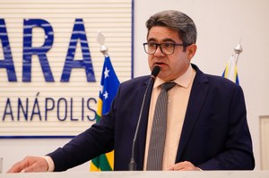 Elias do Nana cobra da Equatorial que religue lâmpadas da iluminação pública após troca de postes e fios