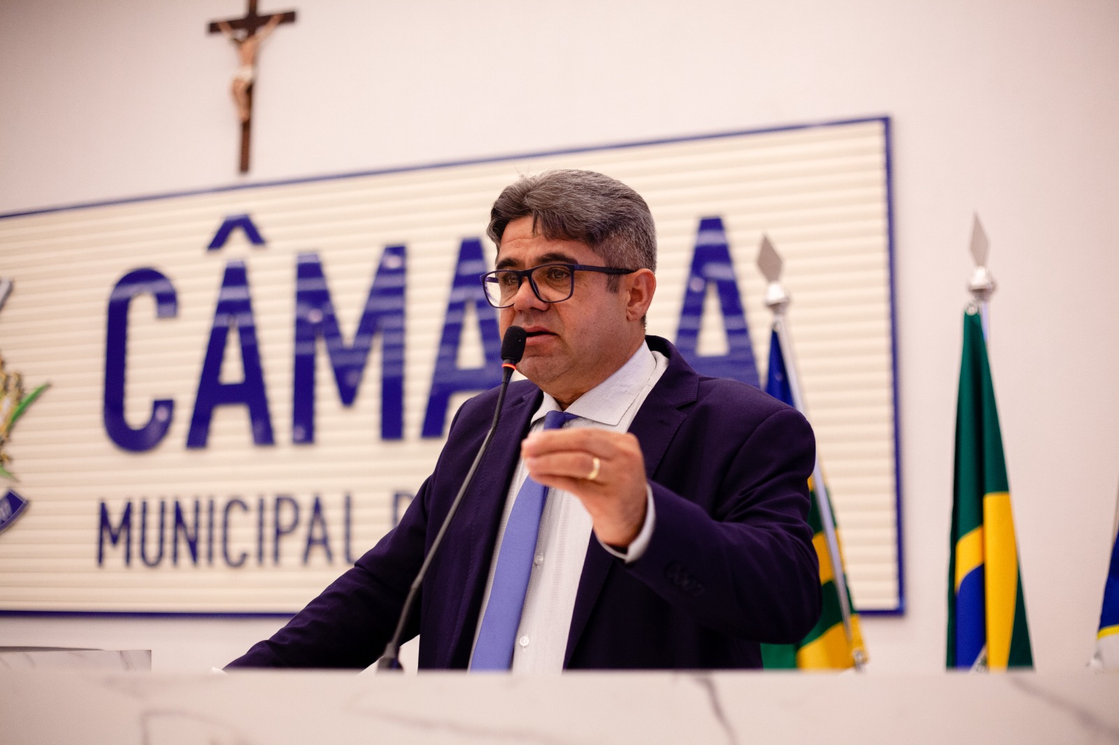 Elias do Nana cobra mais eficiência e qualidade no serviço prestado pela Equatorial Goiás