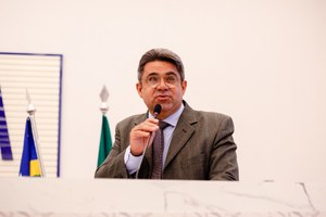 Elias do Nana cobra que Equatorial agilize podas de árvores em que galhos afetam rede de energia elétrica