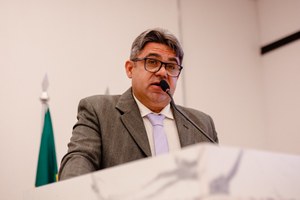 Elias do Nana destaca importância da reforma da Escola Municipal Dr. Anapolino de Faria