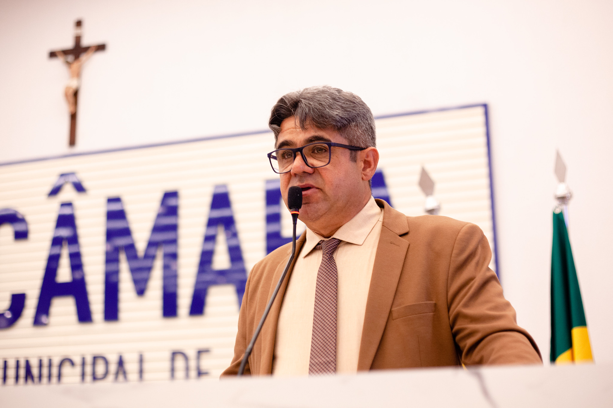 Elias do Nana usa a tribuna para homenagear as mulheres